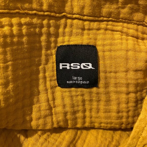 RSQ Yellow Casual Button Down Shirt with Short Sleeves - Picture 4 of 5